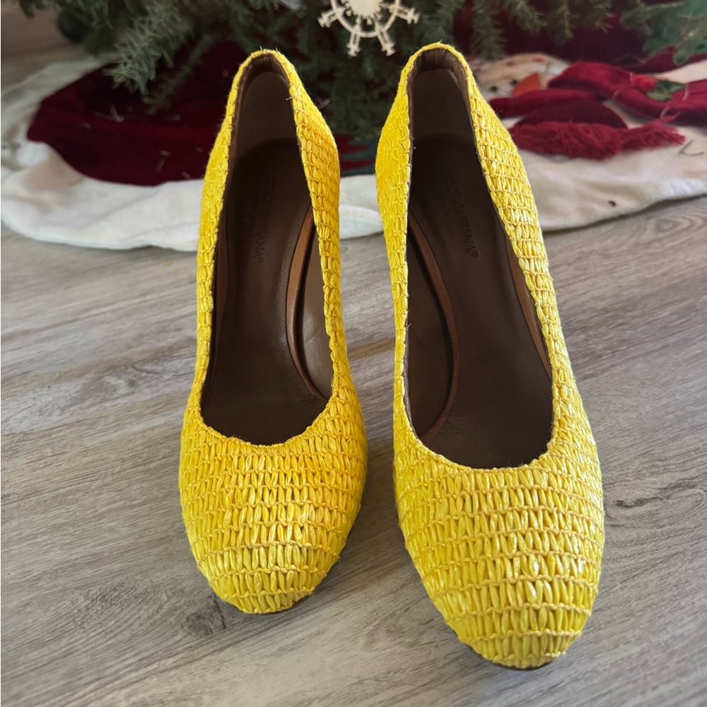 Dolce & Gabbana Vibrant Yellow Textured Heels